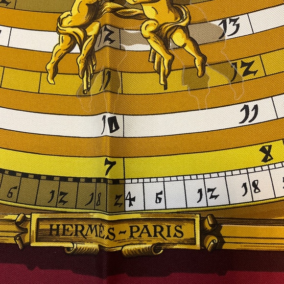 HERMES BURGUNDY / GOLD MULTI DIES ET HORE PRINT SQUARE SILK TWILL SCARF - Picture 8 of 9